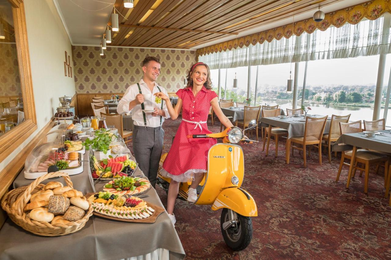 Hotel Bellevue เลาเอนบวร์ก ภายนอก รูปภาพ