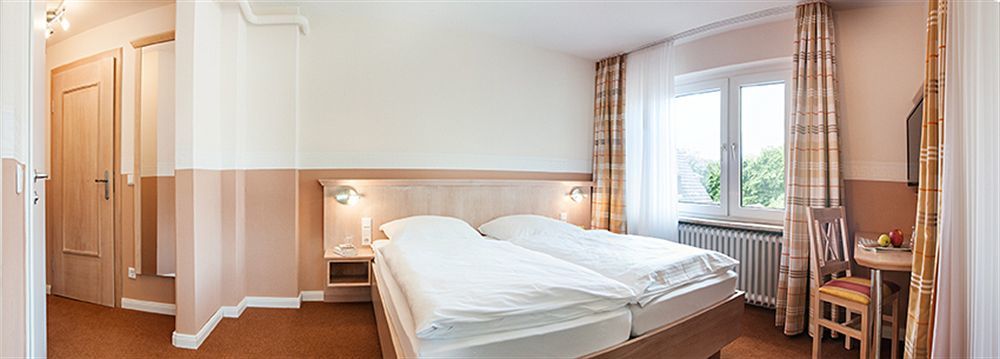 Hotel Bellevue เลาเอนบวร์ก ภายนอก รูปภาพ