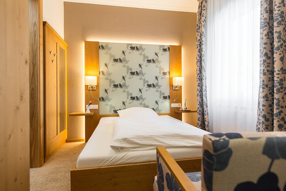 Hotel Bellevue เลาเอนบวร์ก ภายนอก รูปภาพ