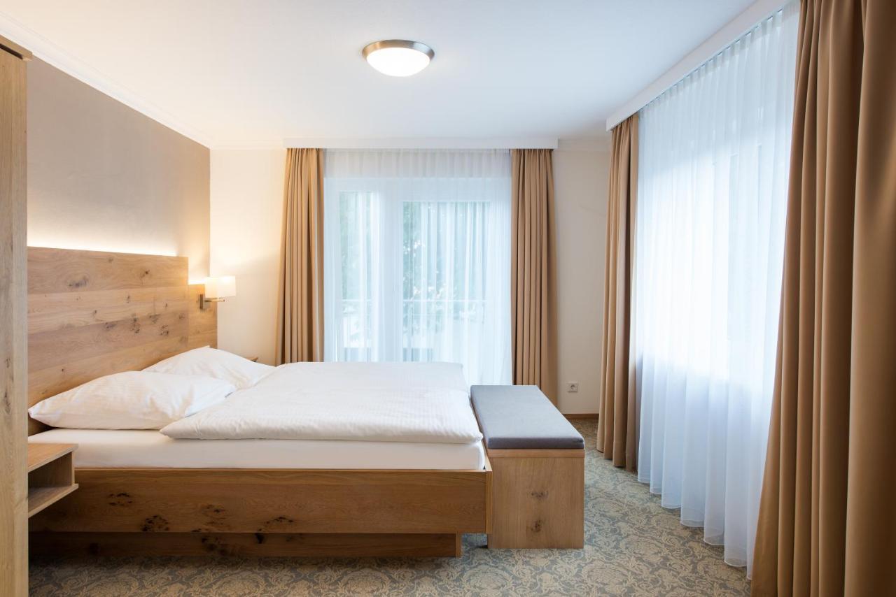 Hotel Bellevue เลาเอนบวร์ก ภายนอก รูปภาพ